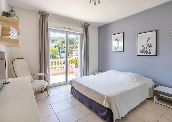 In Raphael * Saint-Raphaël