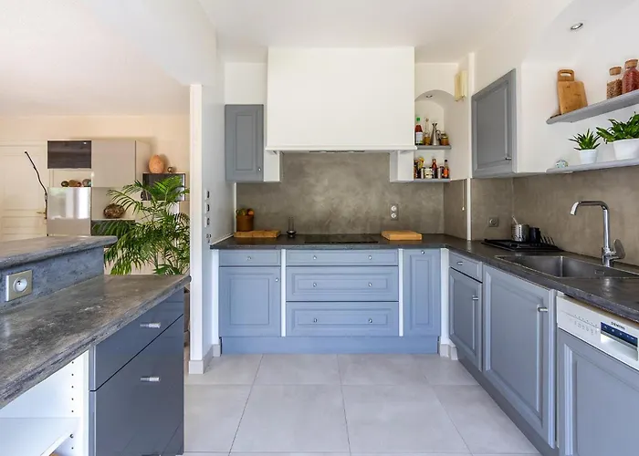 In Raphael Saint-Raphaël